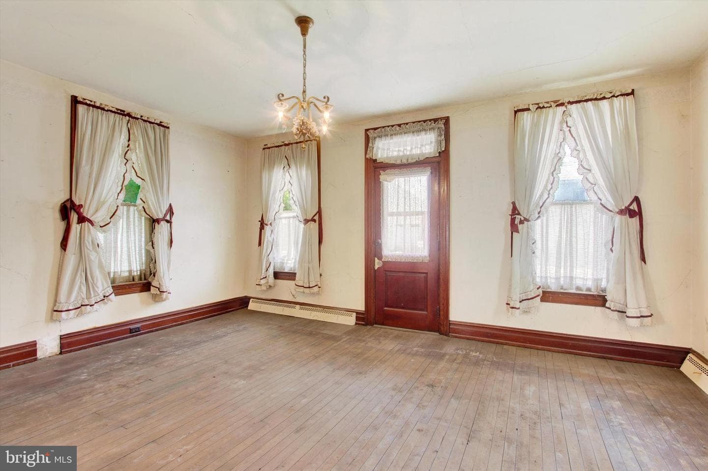 5255 Lincoln Highway W photo 3