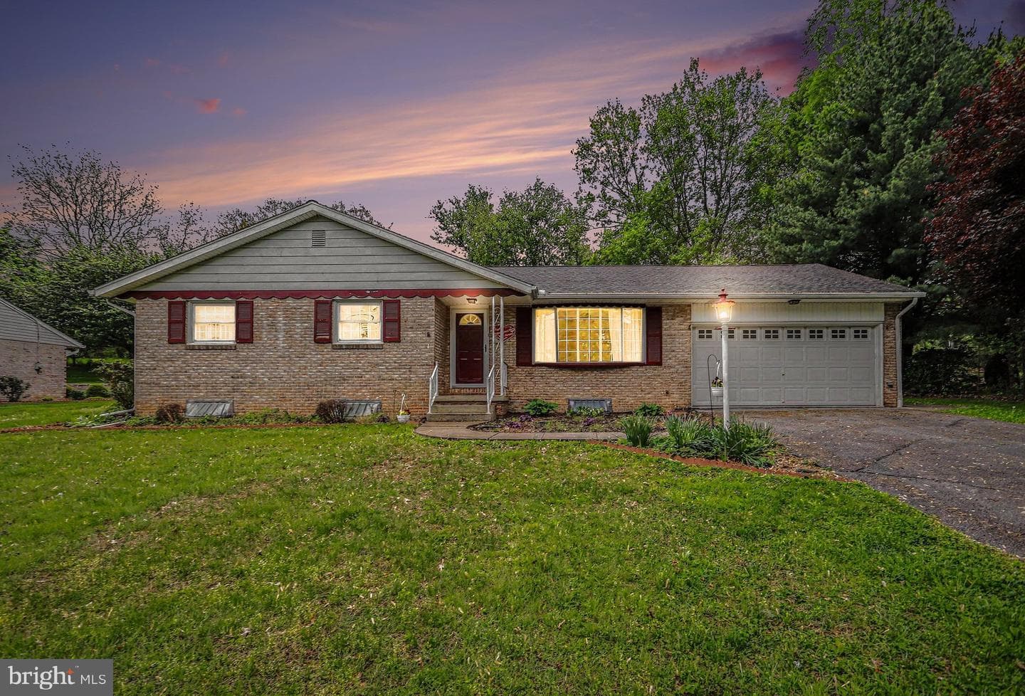 12 Greenbriar Drive photo 2