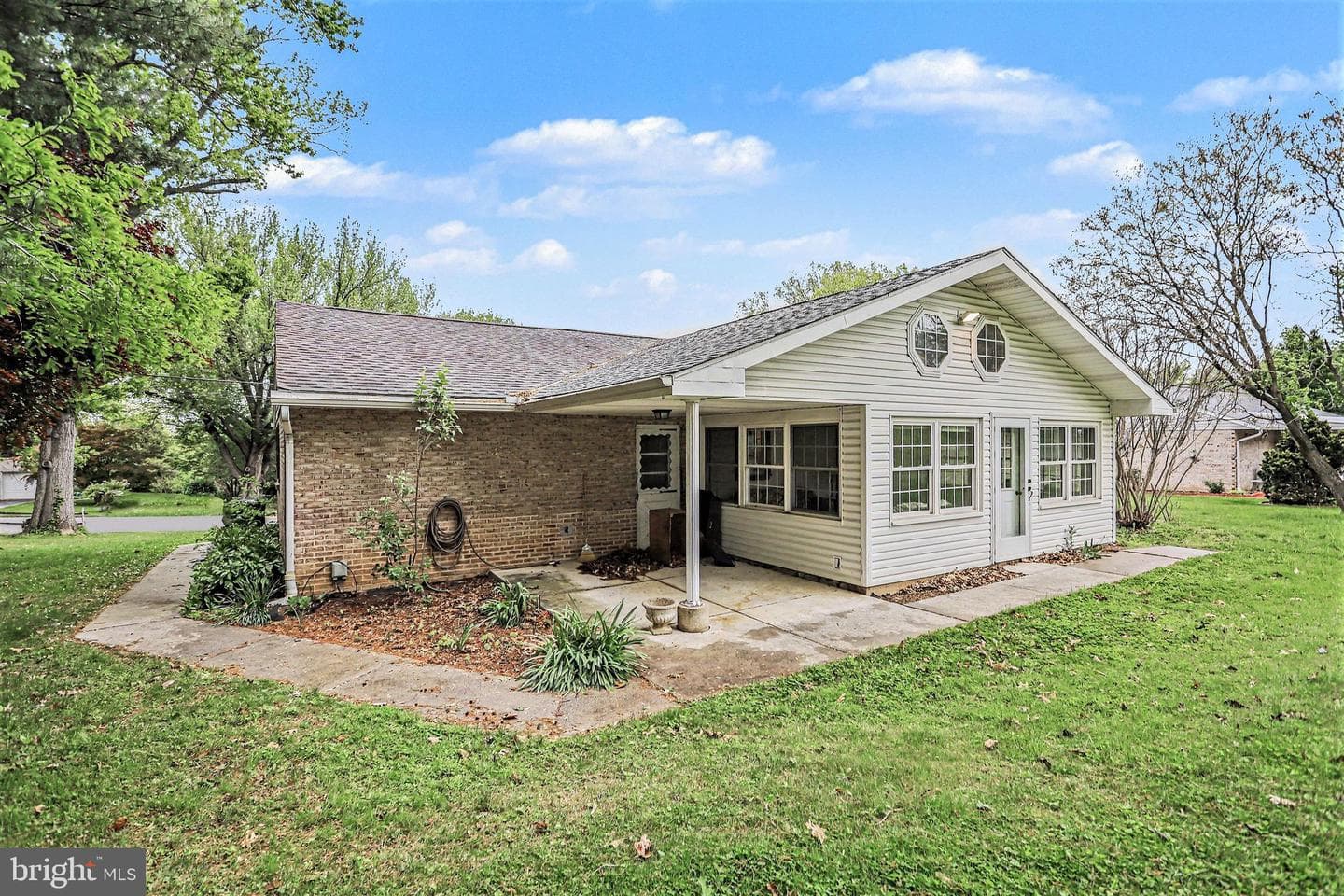 12 Greenbriar Drive photo 27
