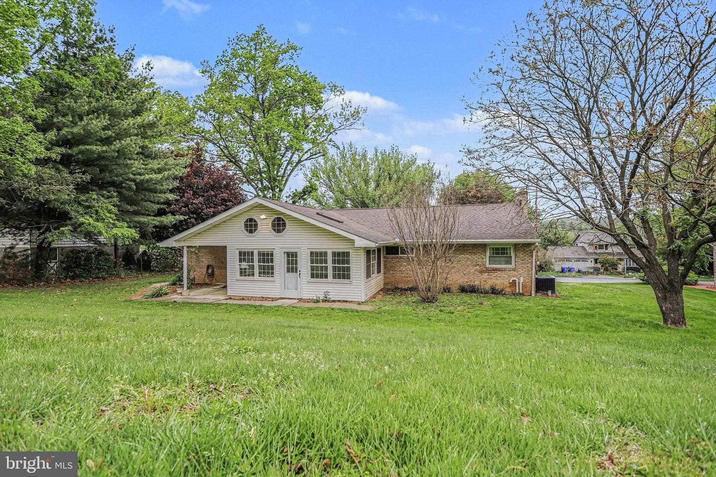 12 Greenbriar Drive photo 28