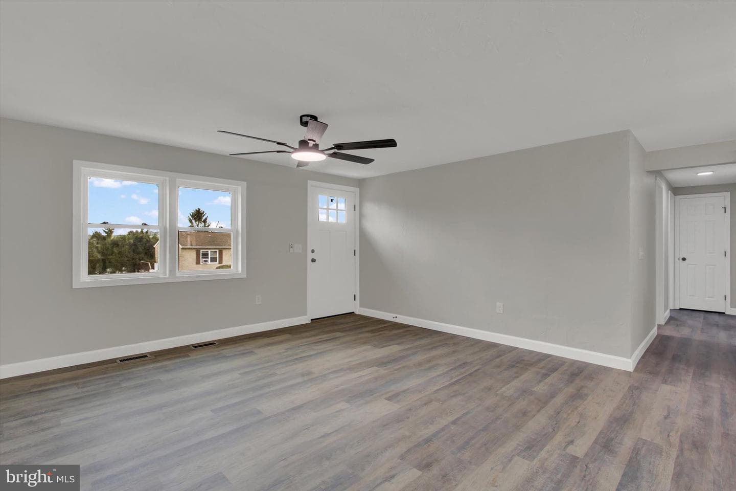 230 Canary Circle photo 3
