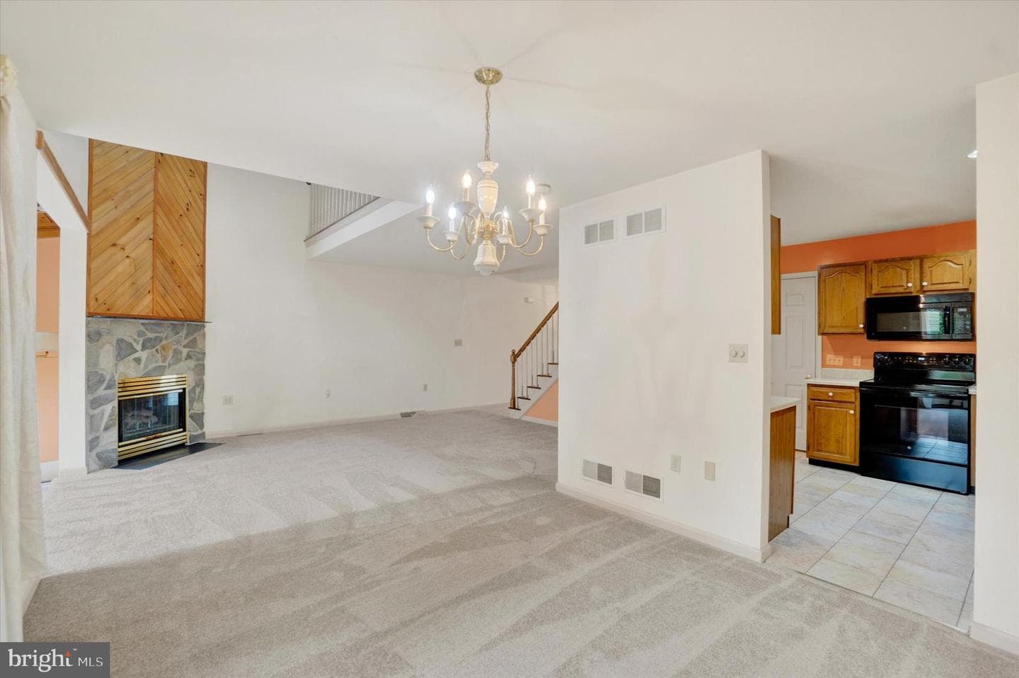 56 Jean Lo Way photo 11
