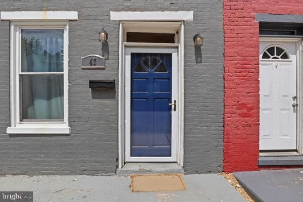 47 E South Street photo 3