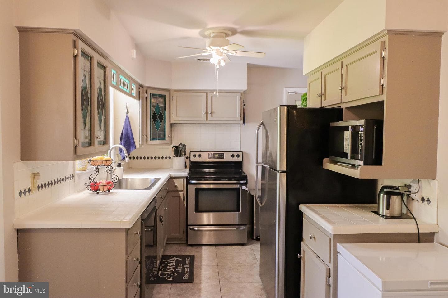 2777 Roosevelt Avenue photo 17