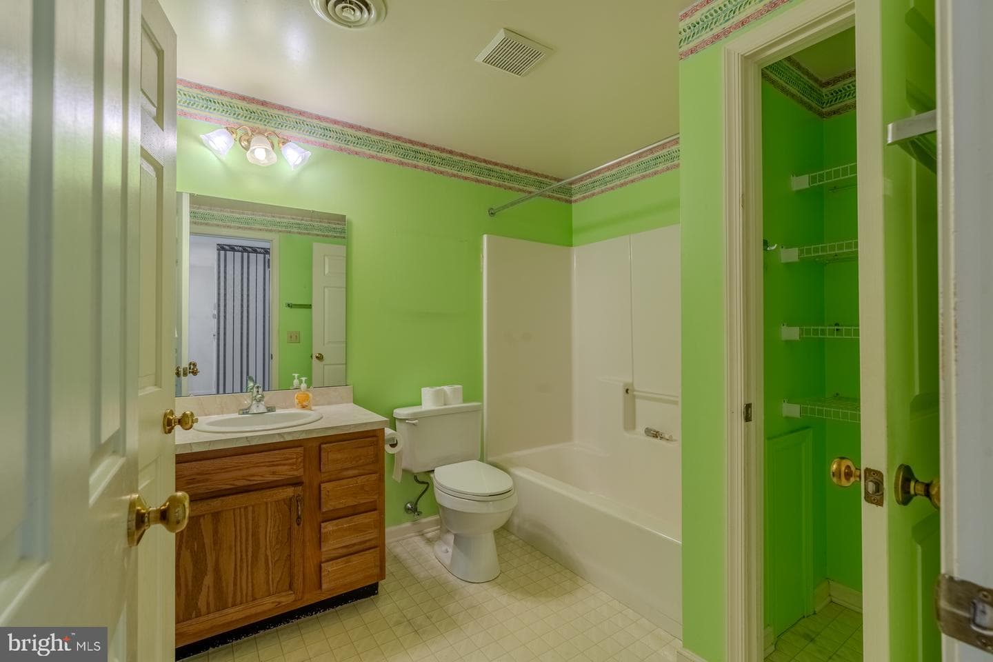 305 Stonegate Road photo 22