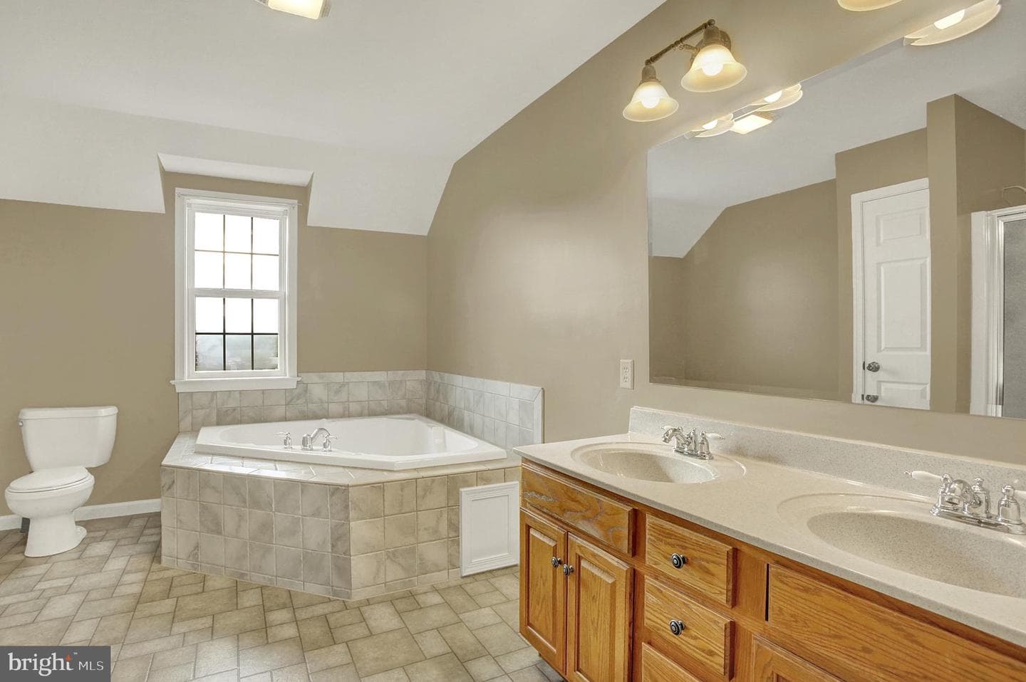 552 Soapstone Lane photo 25