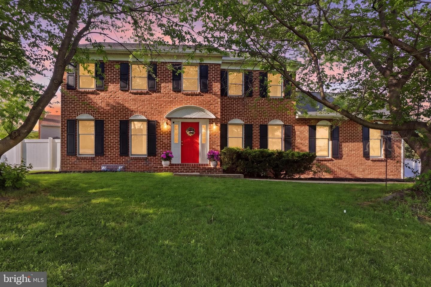 400 White Rose Lane photo 2