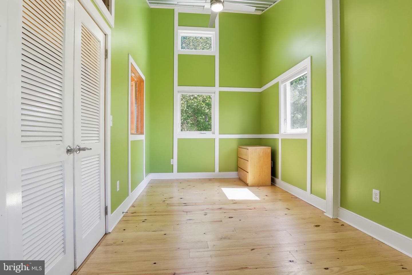 293 Grove Road photo 17
