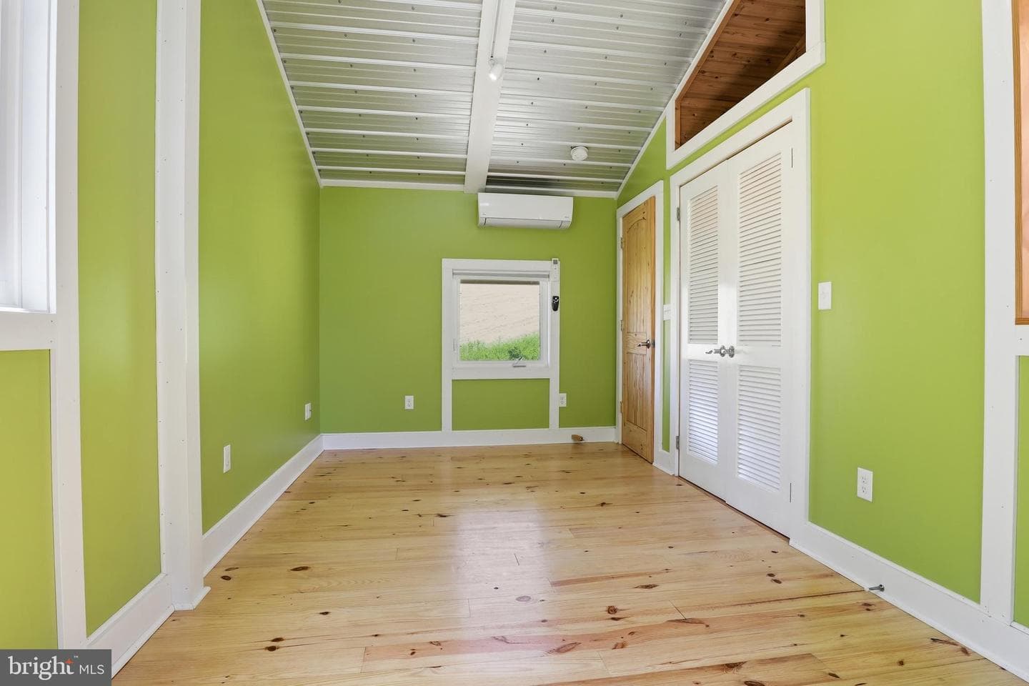 293 Grove Road photo 18