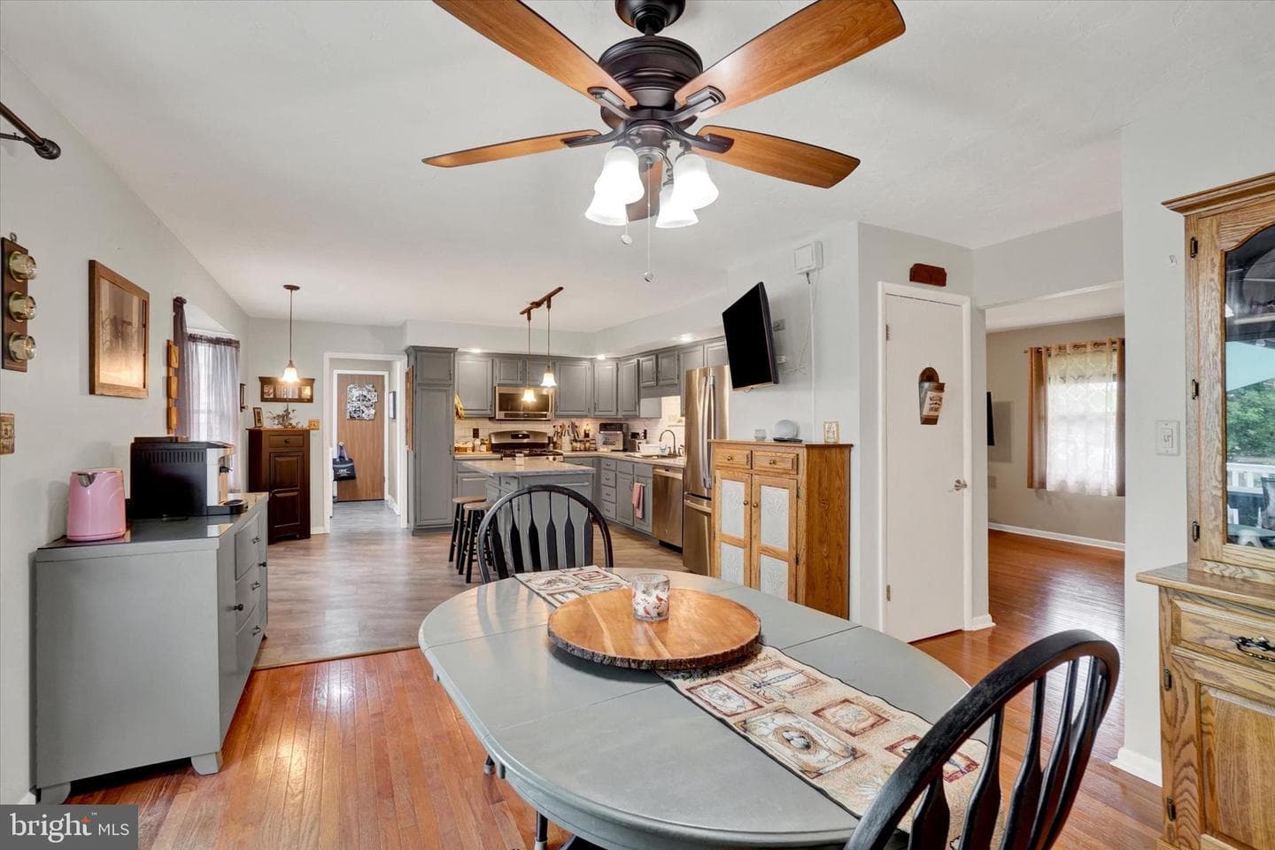 213 Lartry Drive photo 5