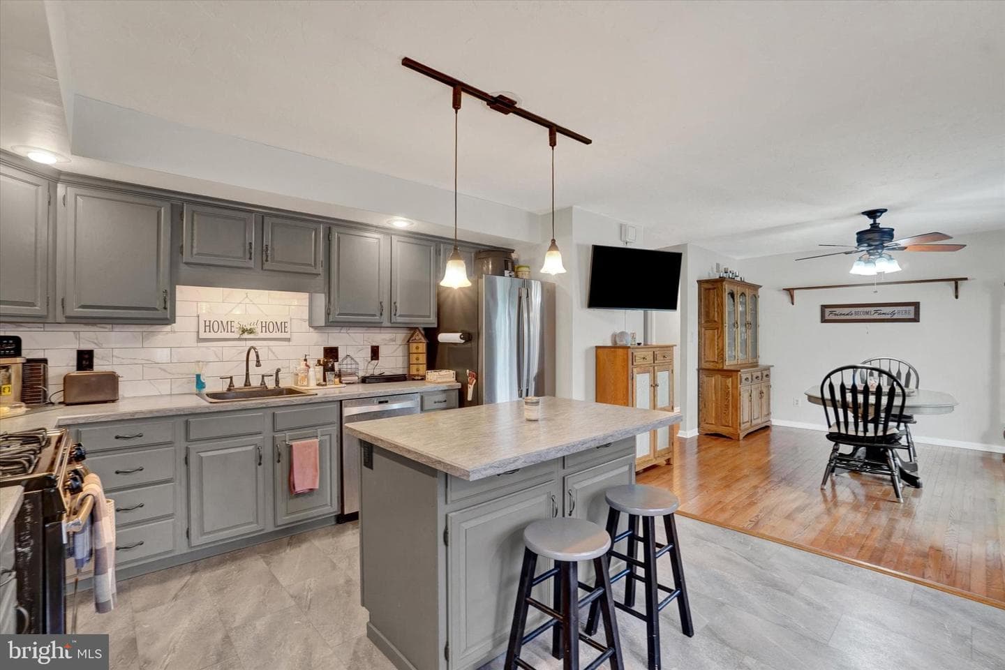 213 Lartry Drive photo 8