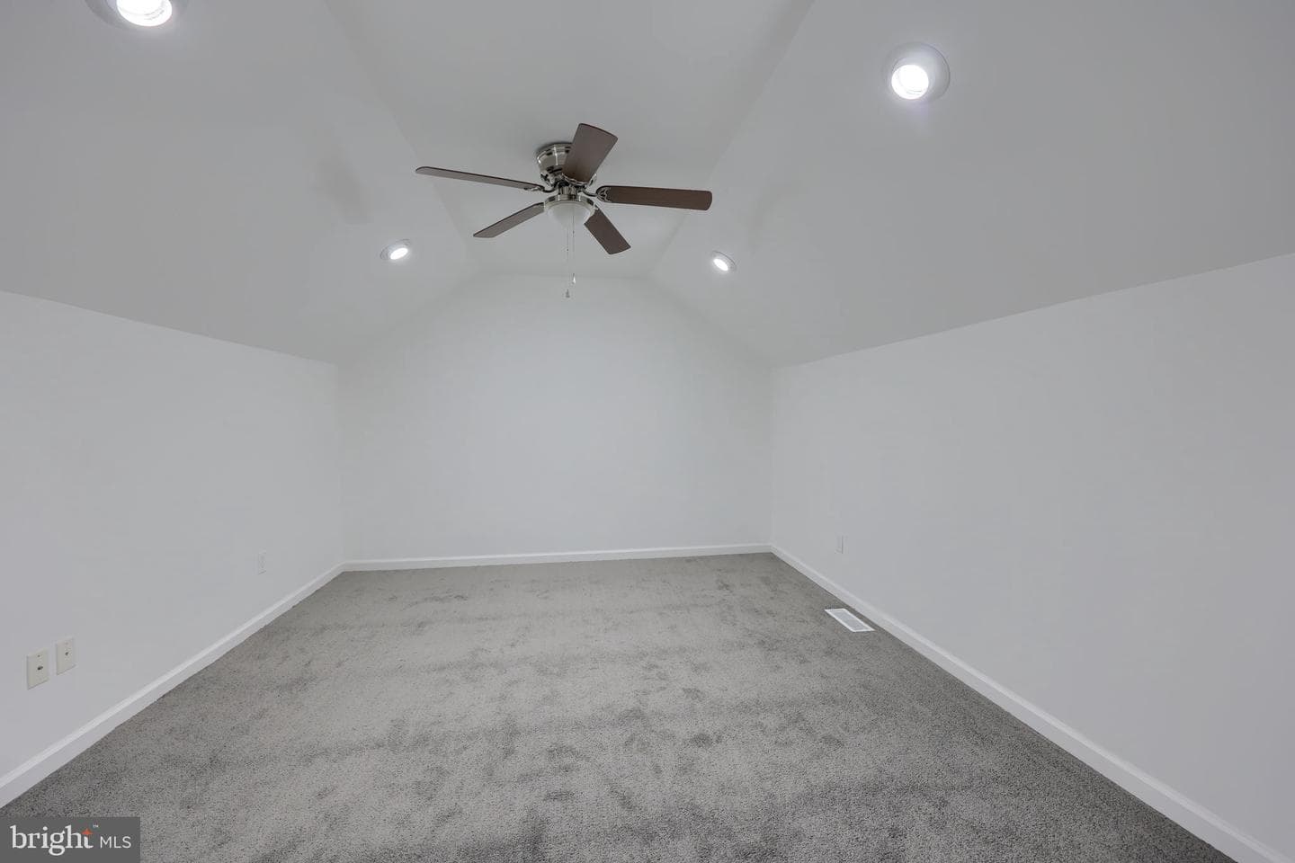 2833 Woodmont Drive photo 24