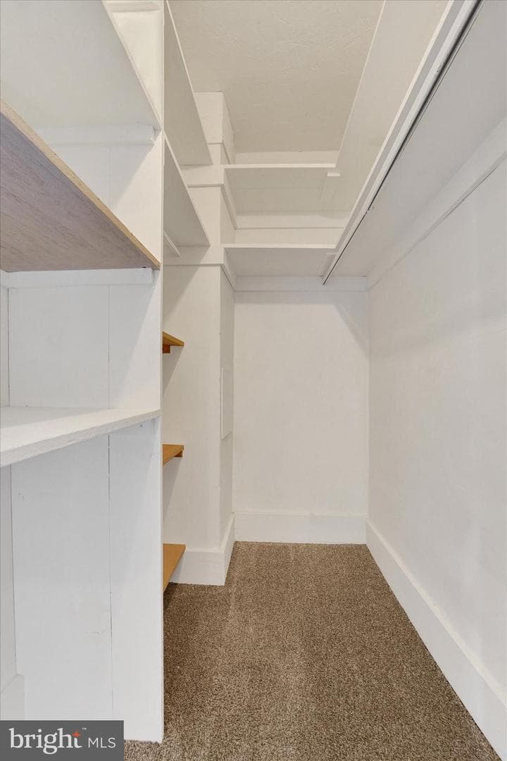 542 W Broadway photo 19