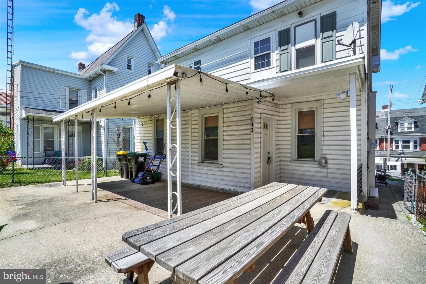 542 W Broadway photo 22