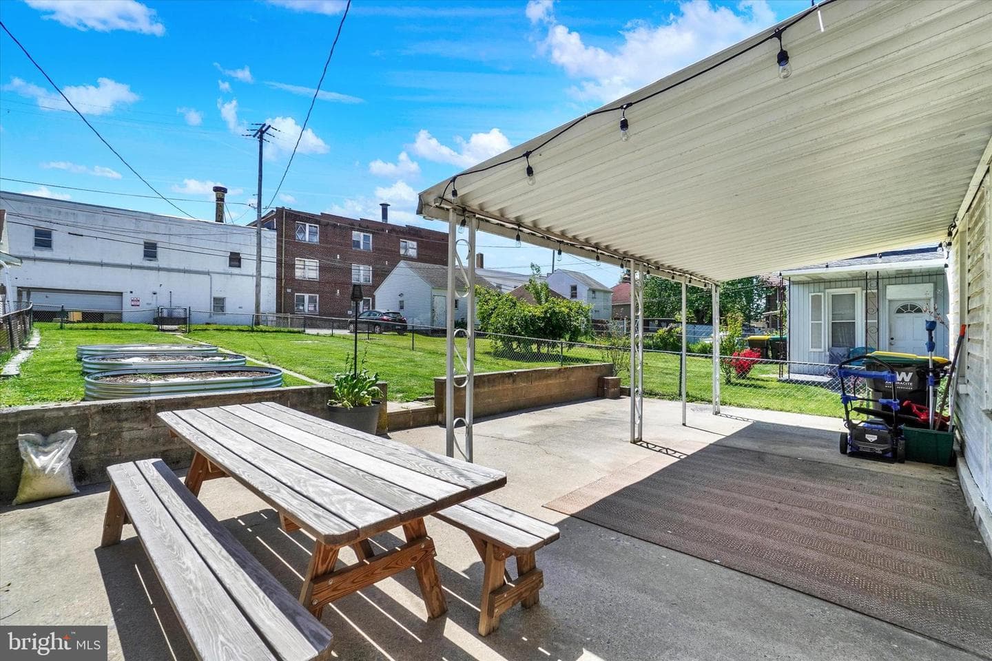 542 W Broadway photo 23