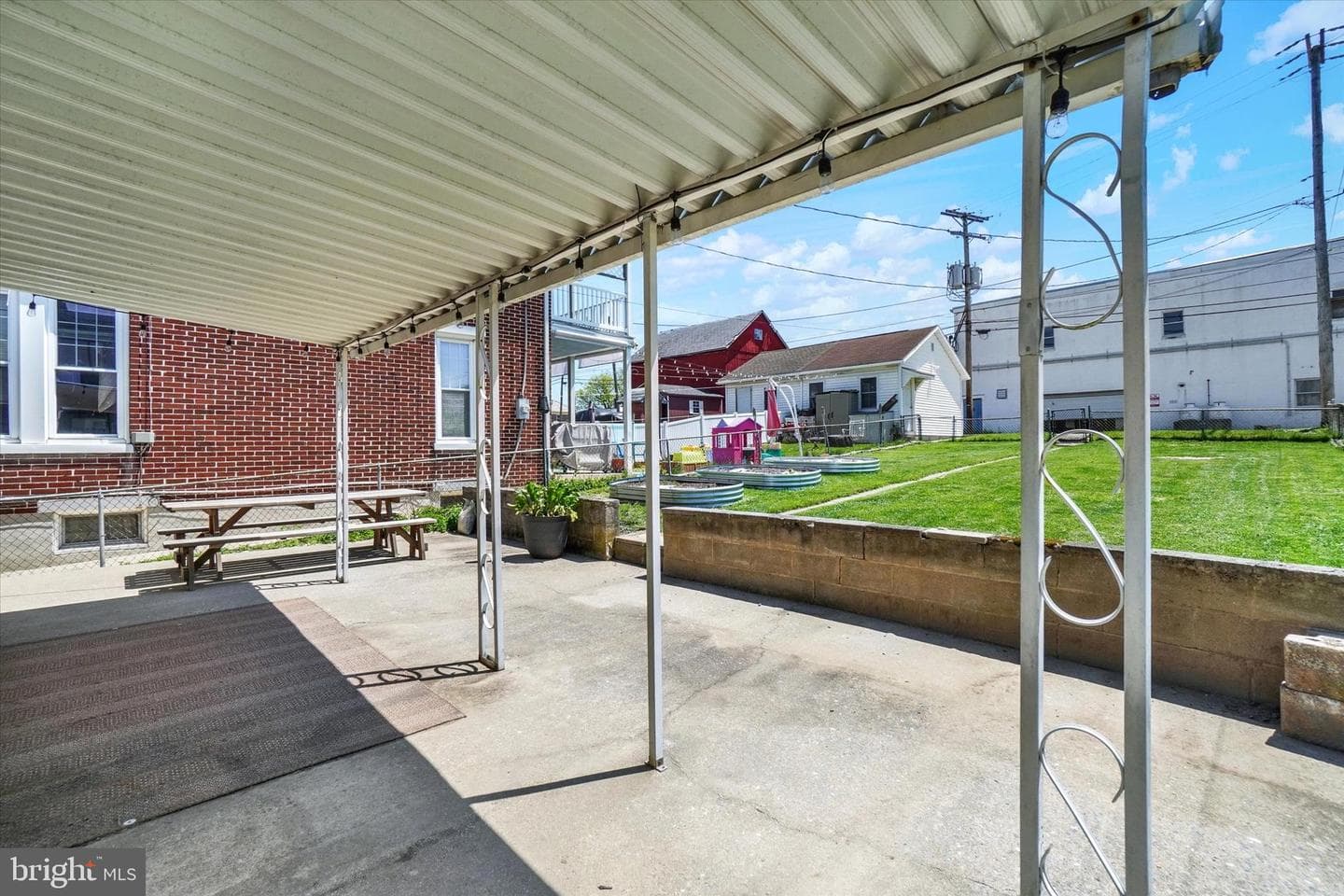 542 W Broadway photo 24