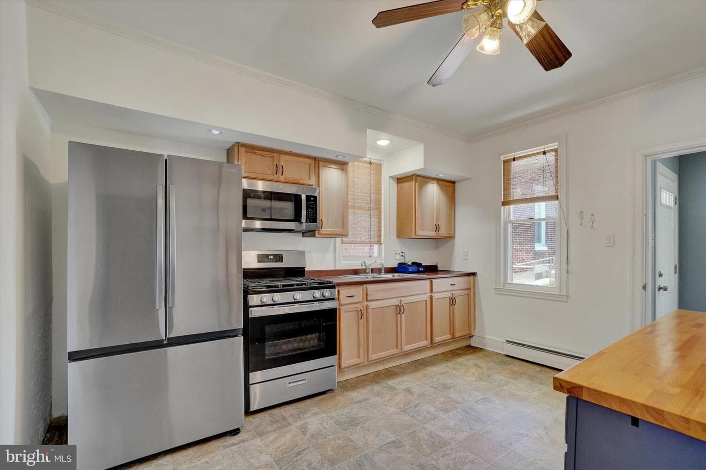 542 W Broadway photo 6
