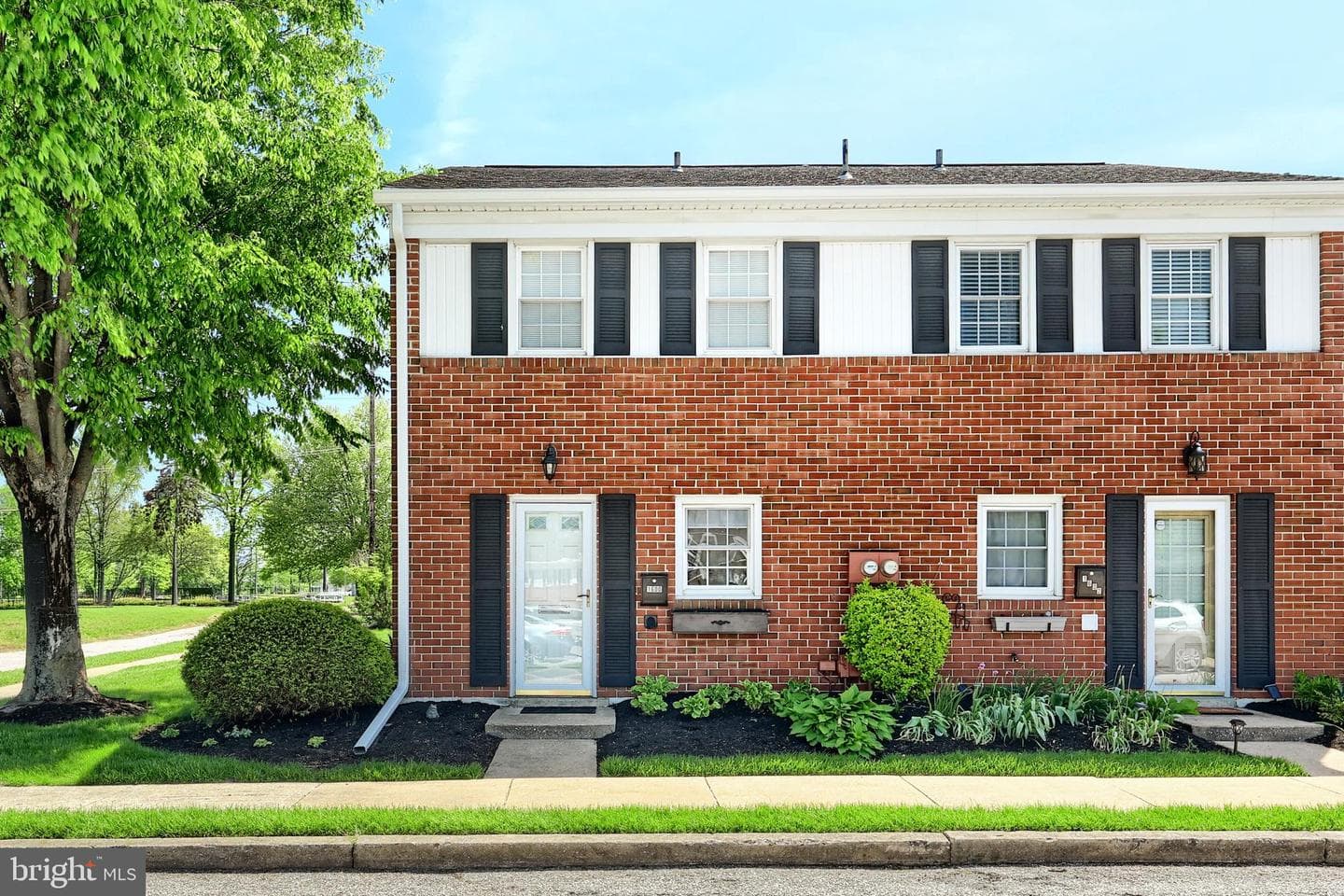 1600 Devers Road photo 2