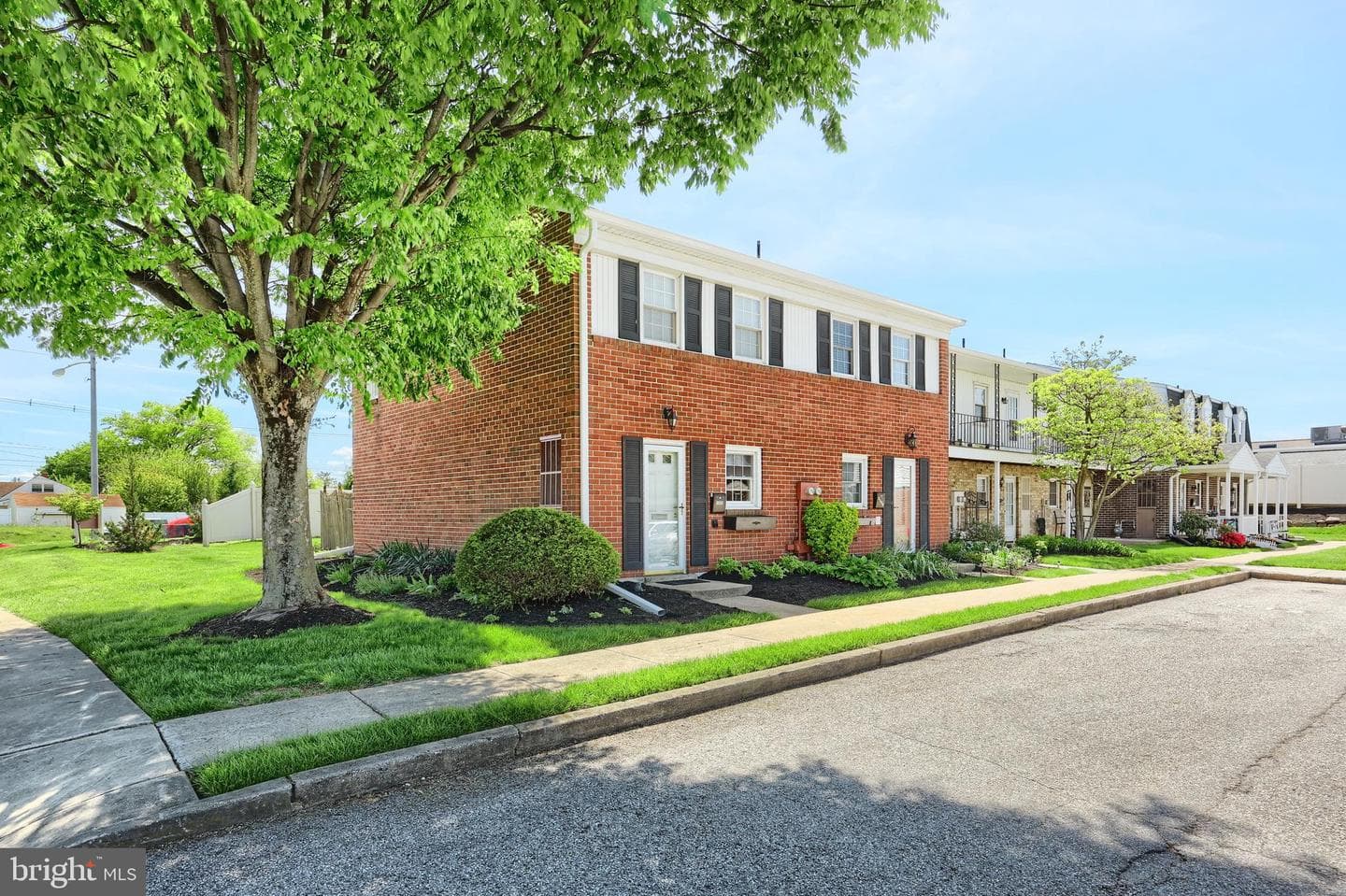 1600 Devers Road photo 3