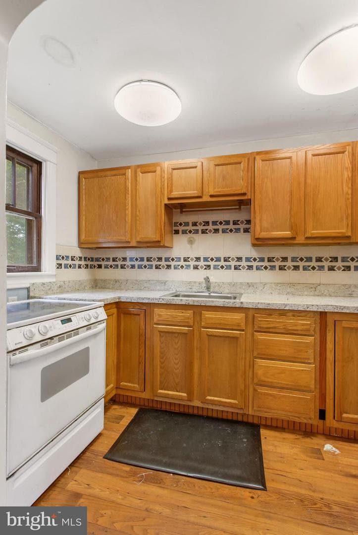 772 Baltimore Street photo 10