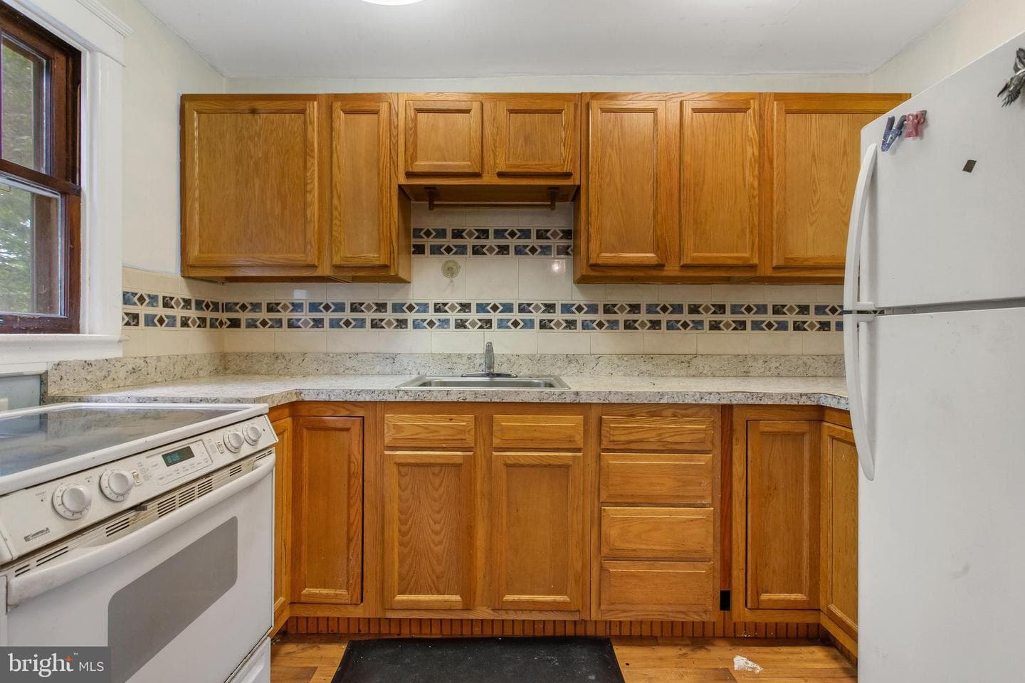 772 Baltimore Street photo 9