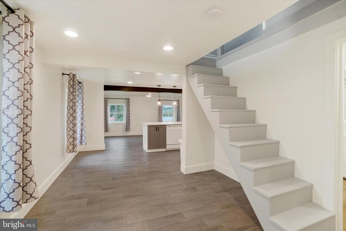 93 W High Street photo 10