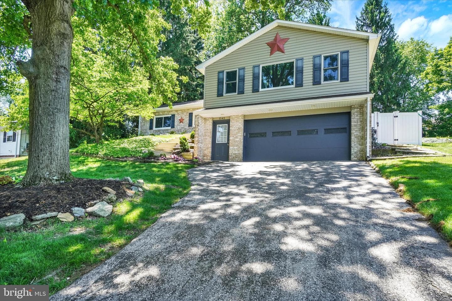 1542 Bonbar Road photo 4