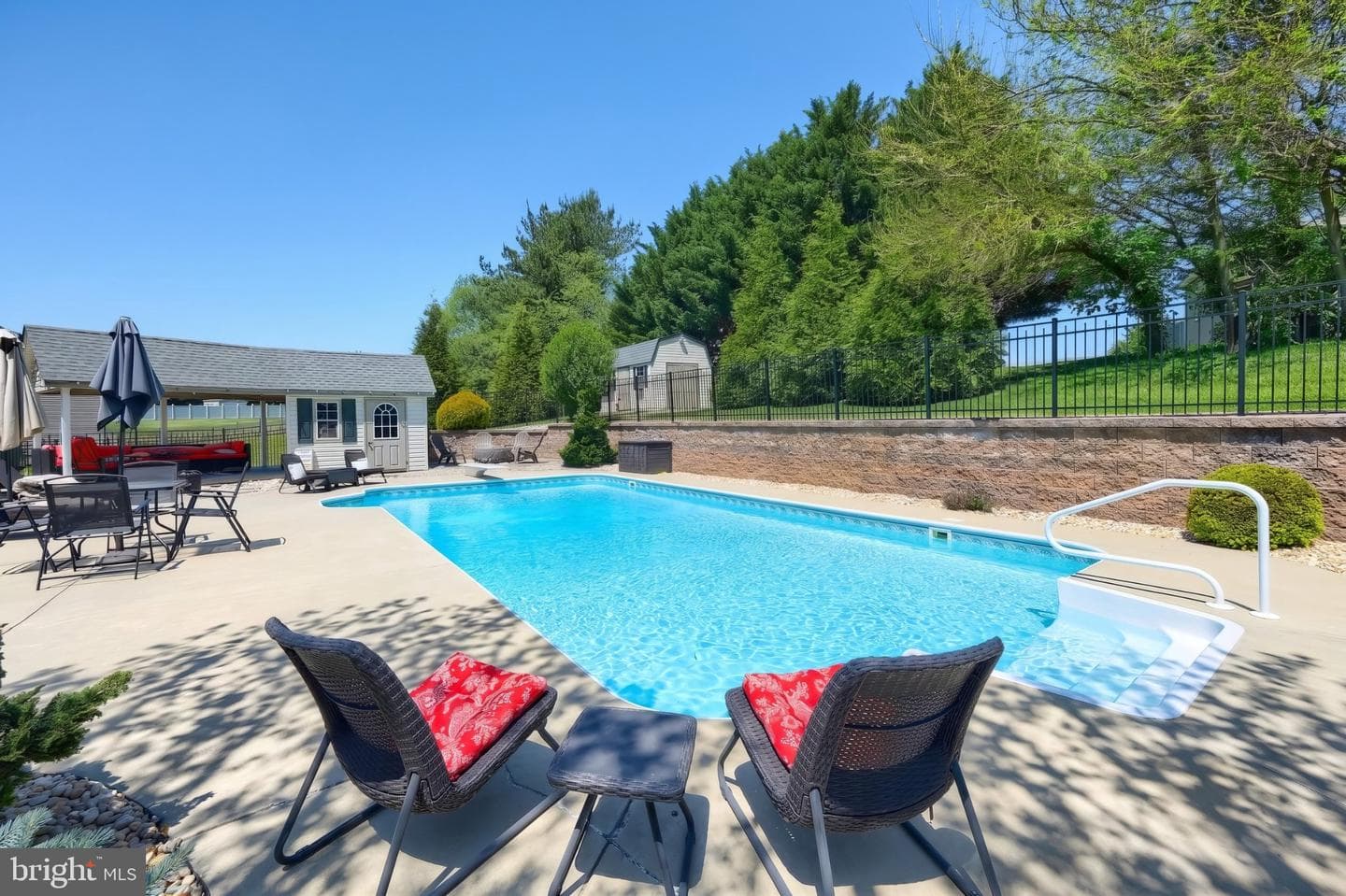 448 El Vista Drive photo 9