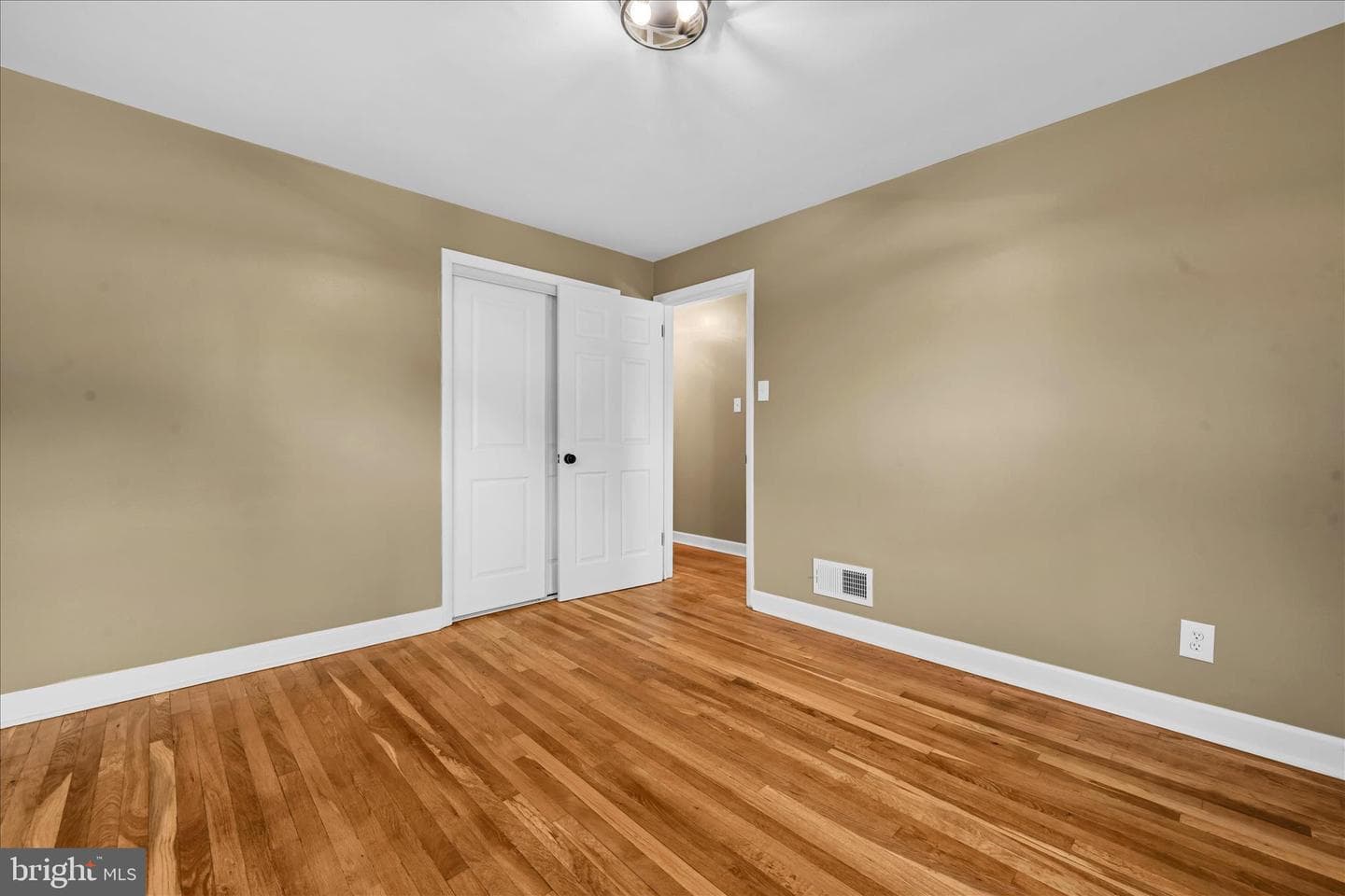 308 E Springettsbury photo 17