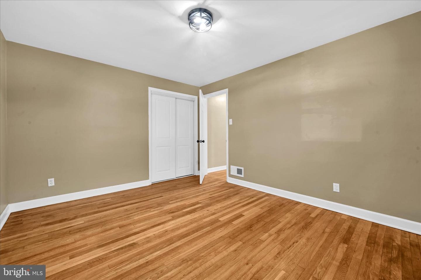 308 E Springettsbury photo 19