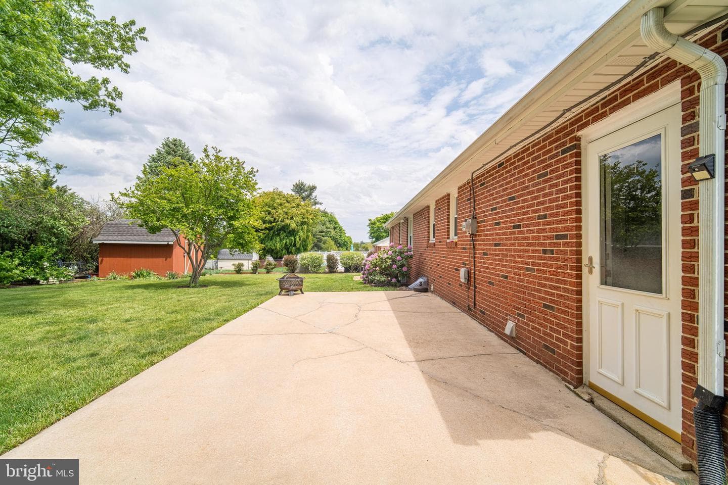 119 E Clearview Drive photo 32