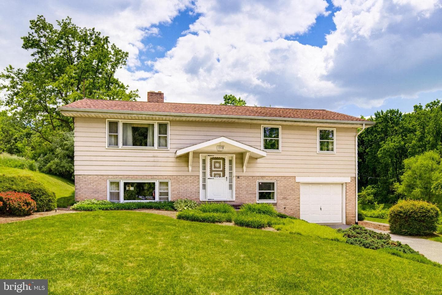 1110 Lombard Road photo 2