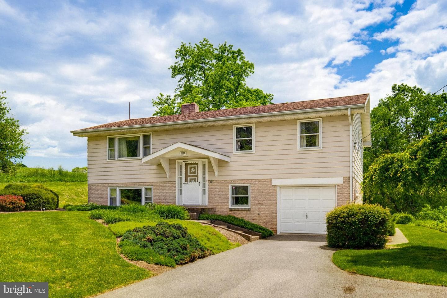 1110 Lombard Road photo 3