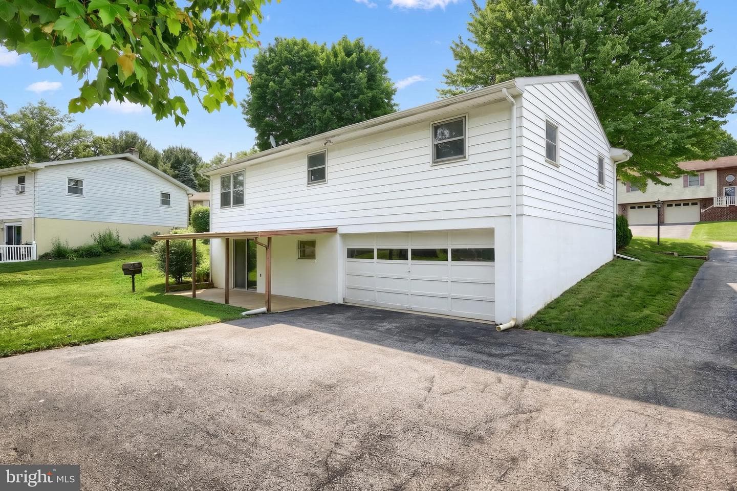 457 Holyoke Drive photo 3