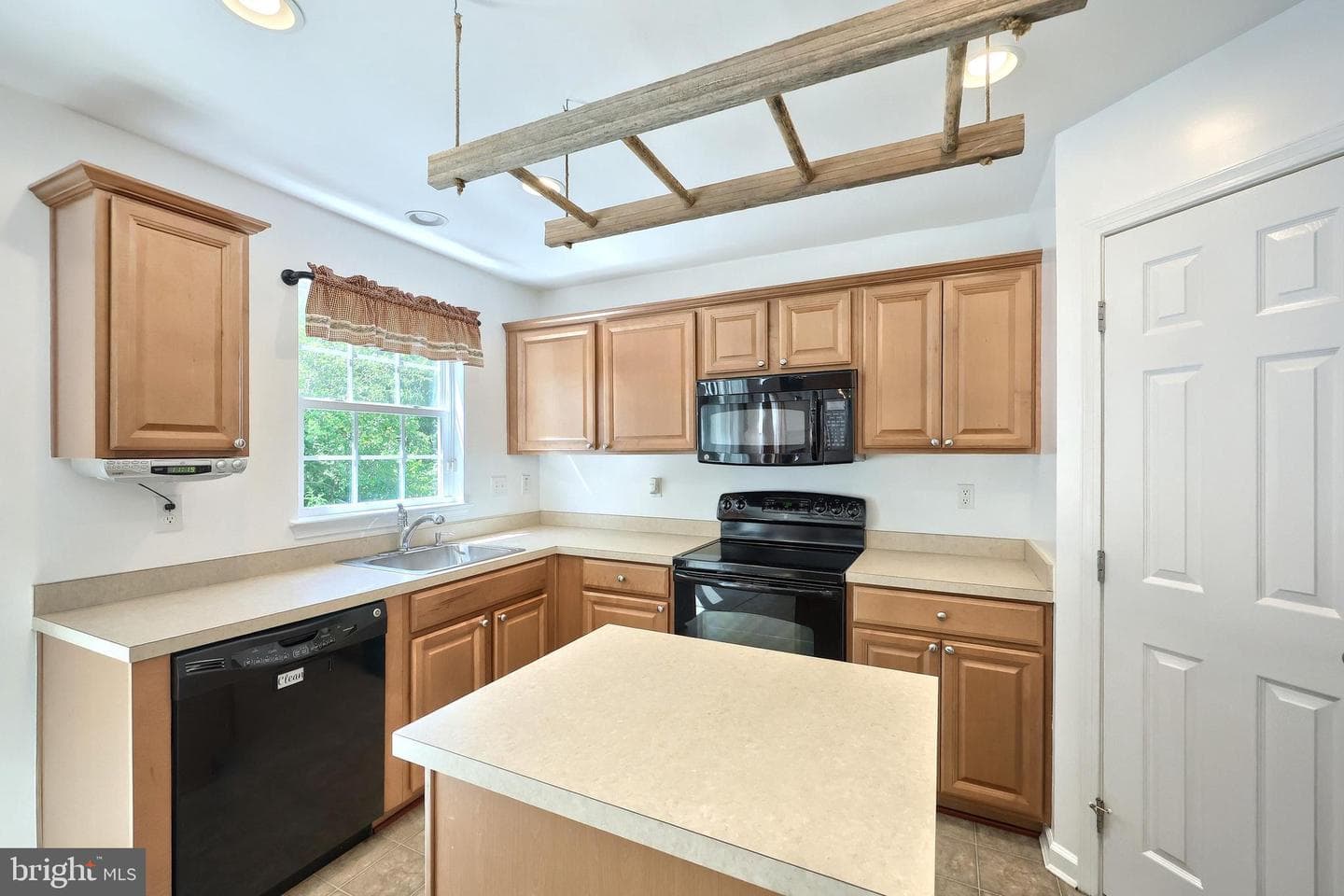 425 Lakeview Drive photo 24