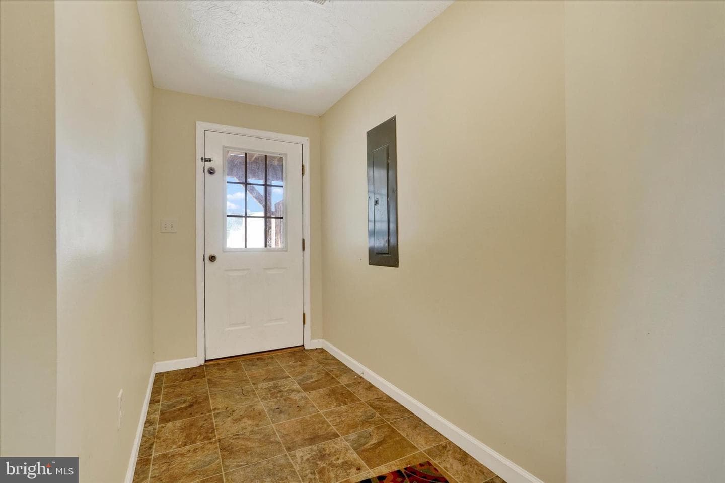 836 W Locust Street photo 4