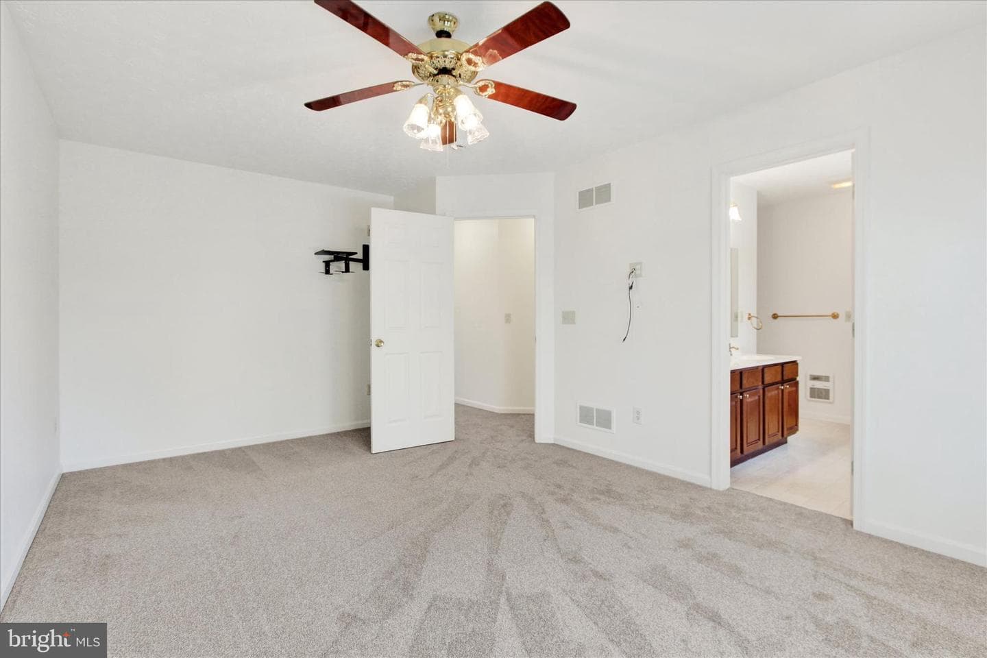 8 Mccleary Court photo 19