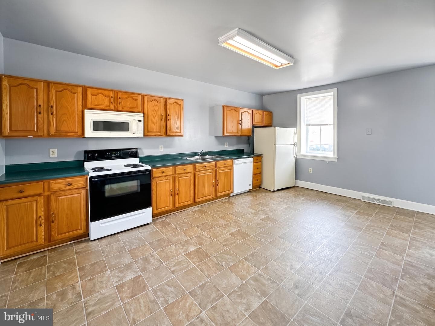 408 W Princess Street photo 15