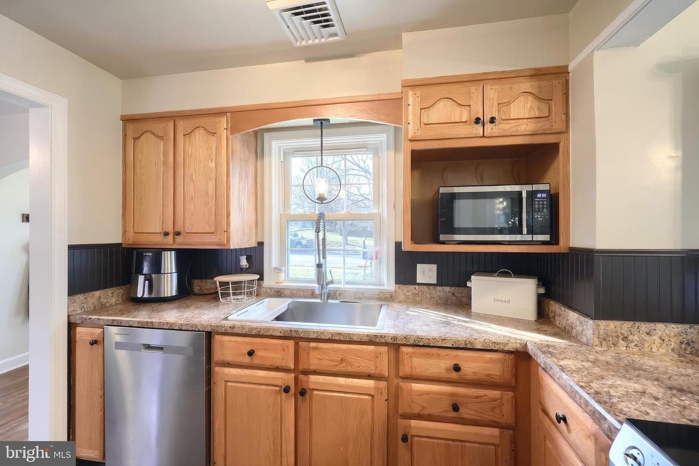 831 Rathton Road photo 12