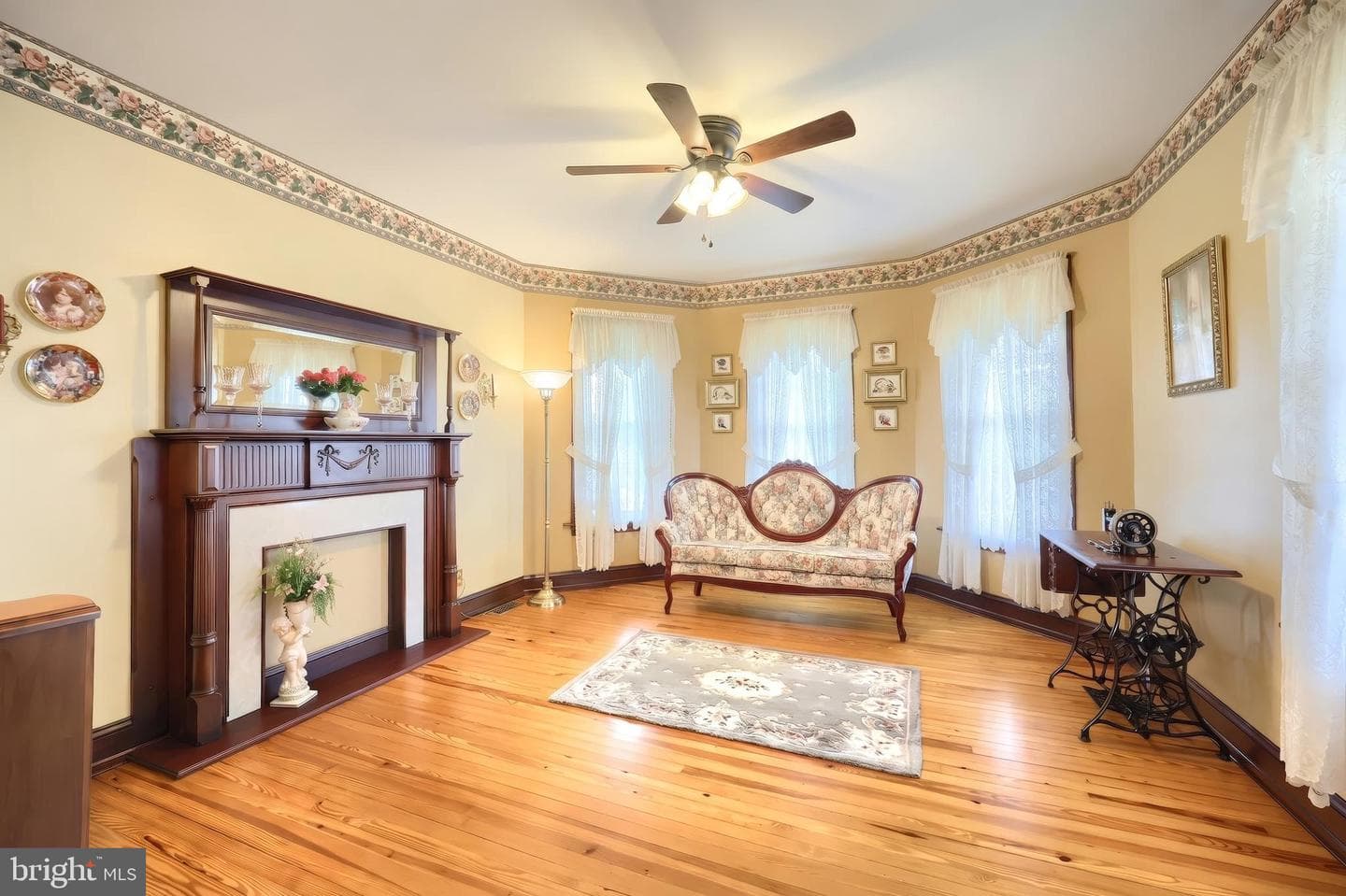 345 Westminster Avenue photo 26