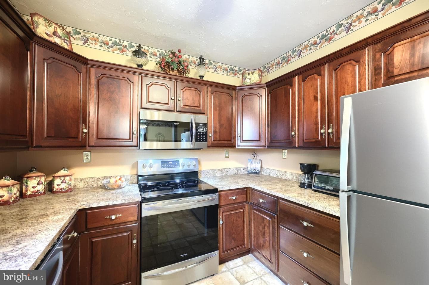 345 Westminster Avenue photo 30