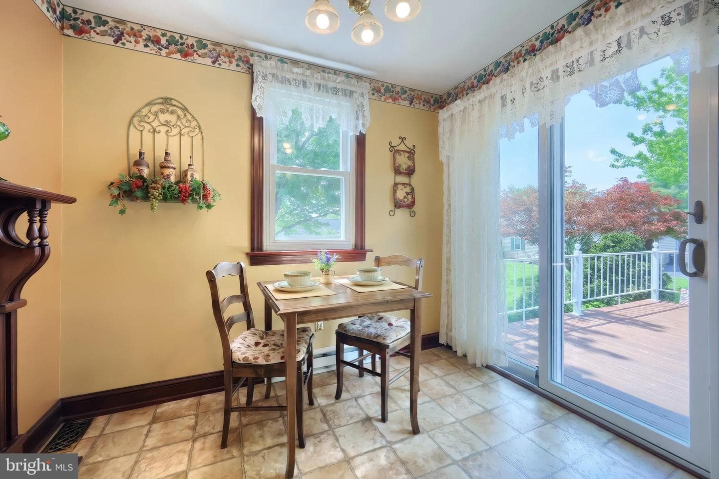 345 Westminster Avenue photo 32
