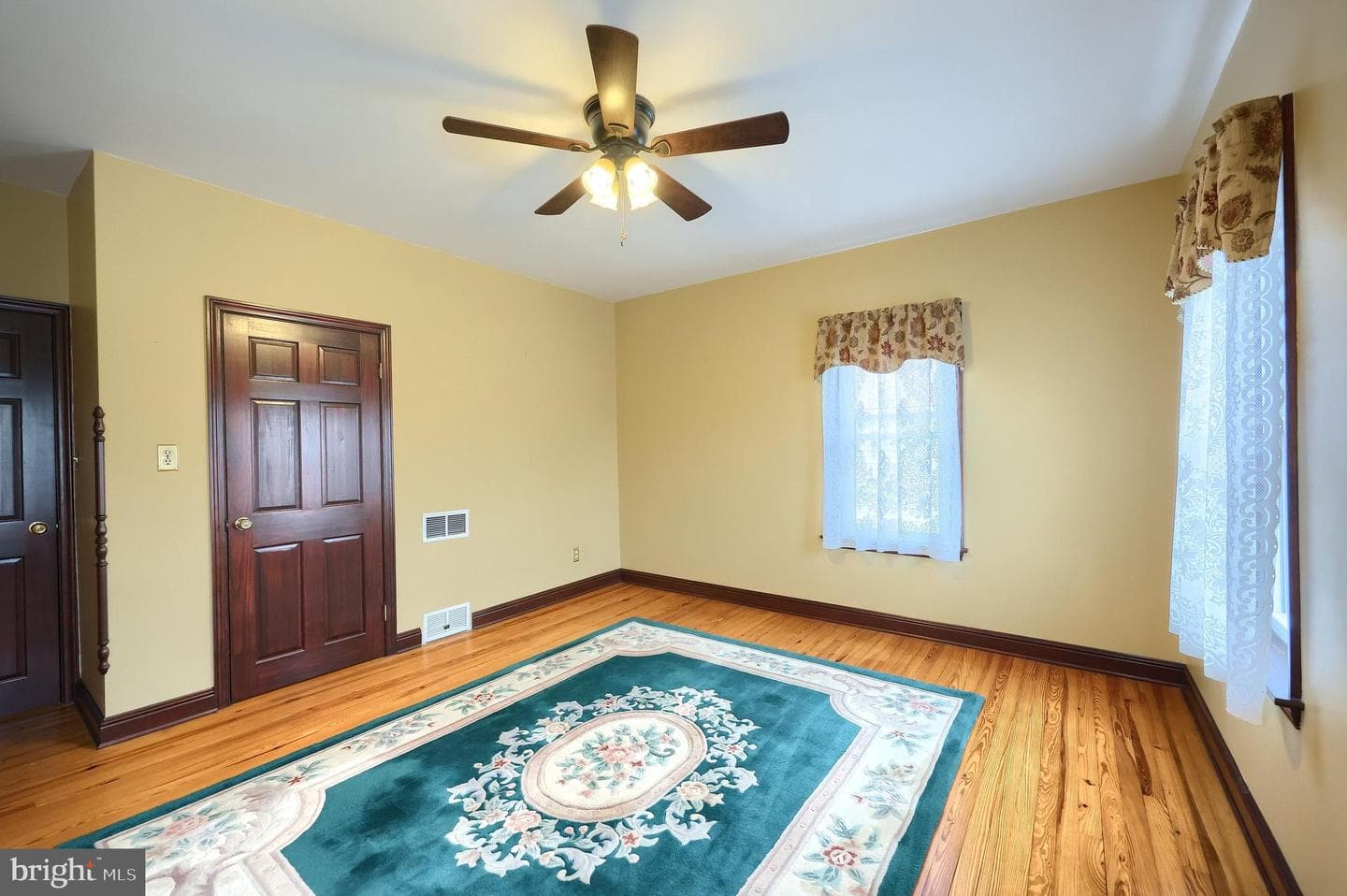 345 Westminster Avenue photo 50