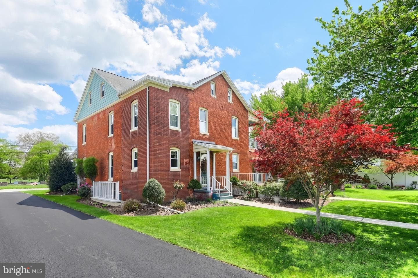 345 Westminster Avenue photo 7