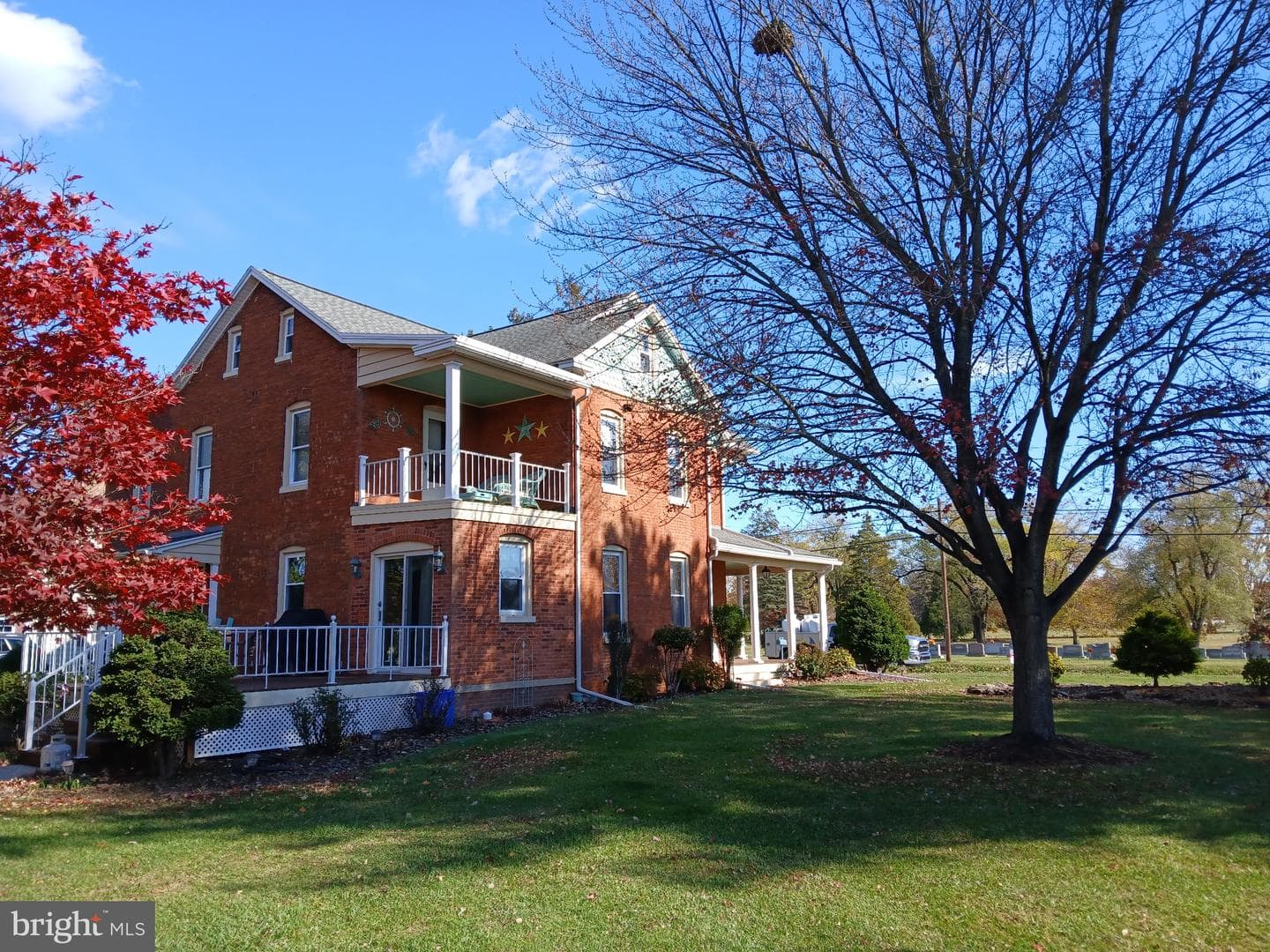 345 Westminster Avenue photo 9