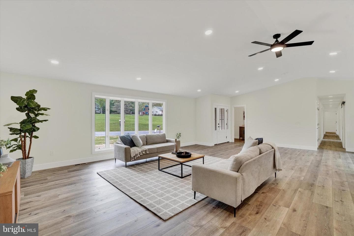 879 Graffius Road photo 4