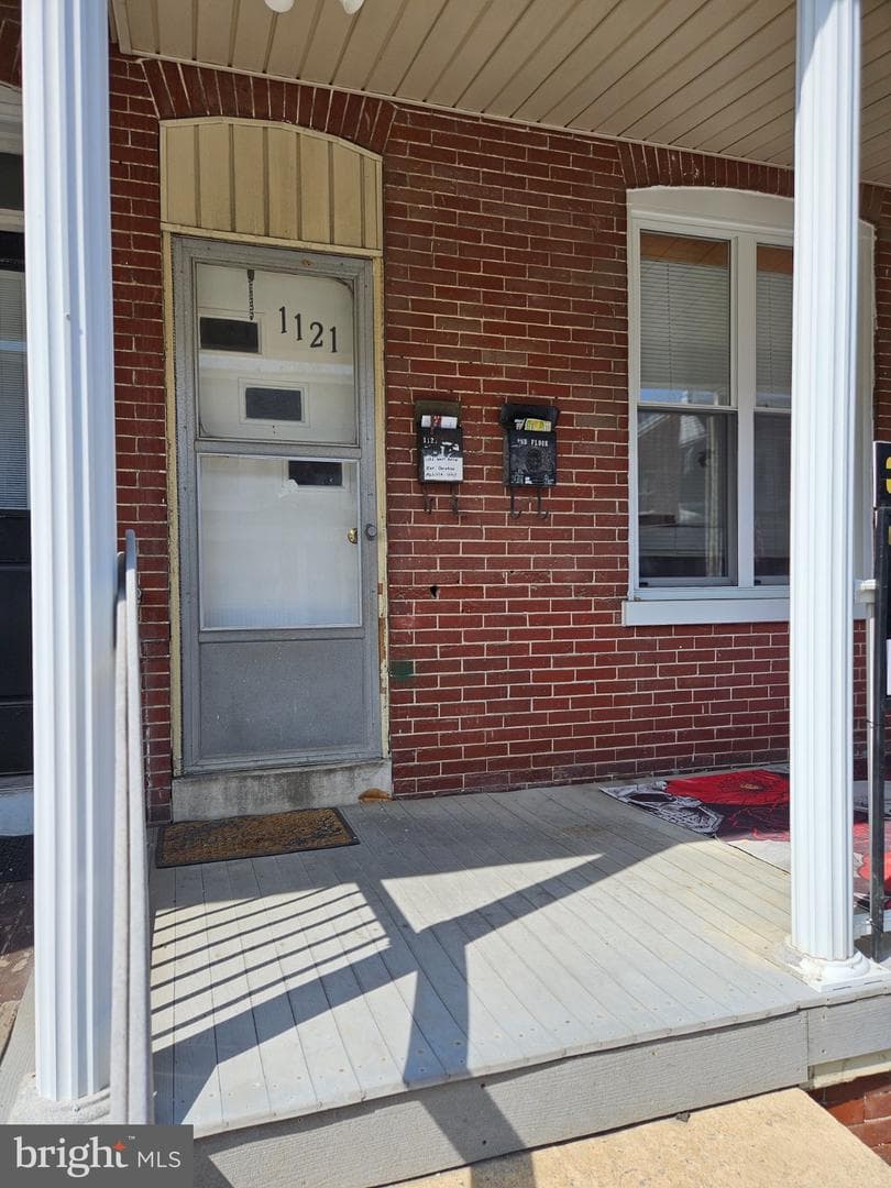 1121 W Poplar Street photo 10