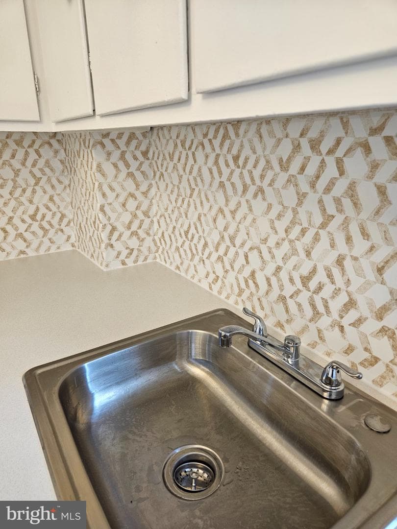 1121 W Poplar Street photo 17