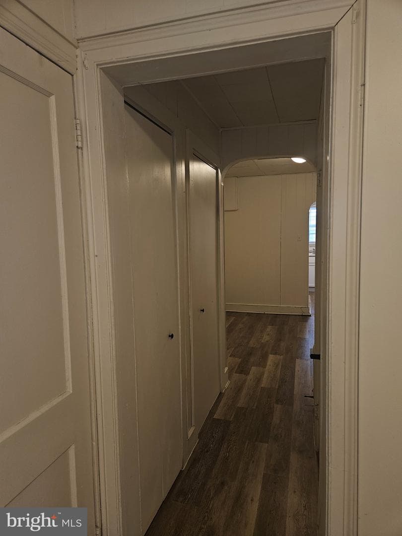 1121 W Poplar Street photo 6