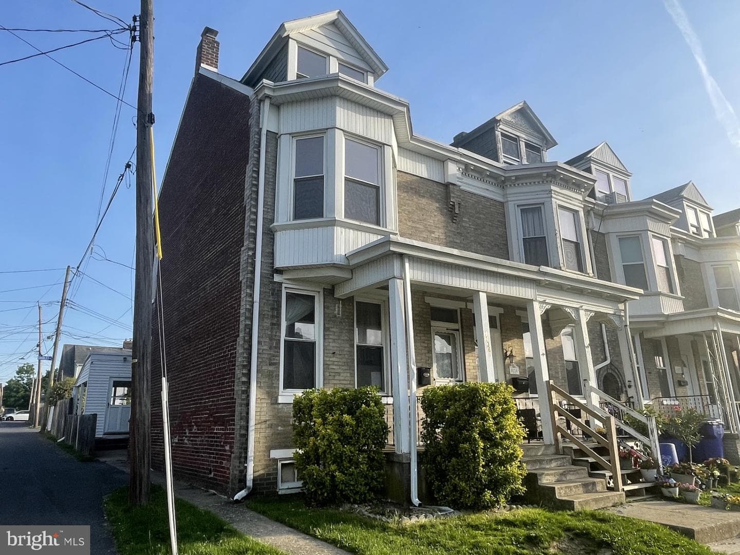 1136 E South Street photo 2